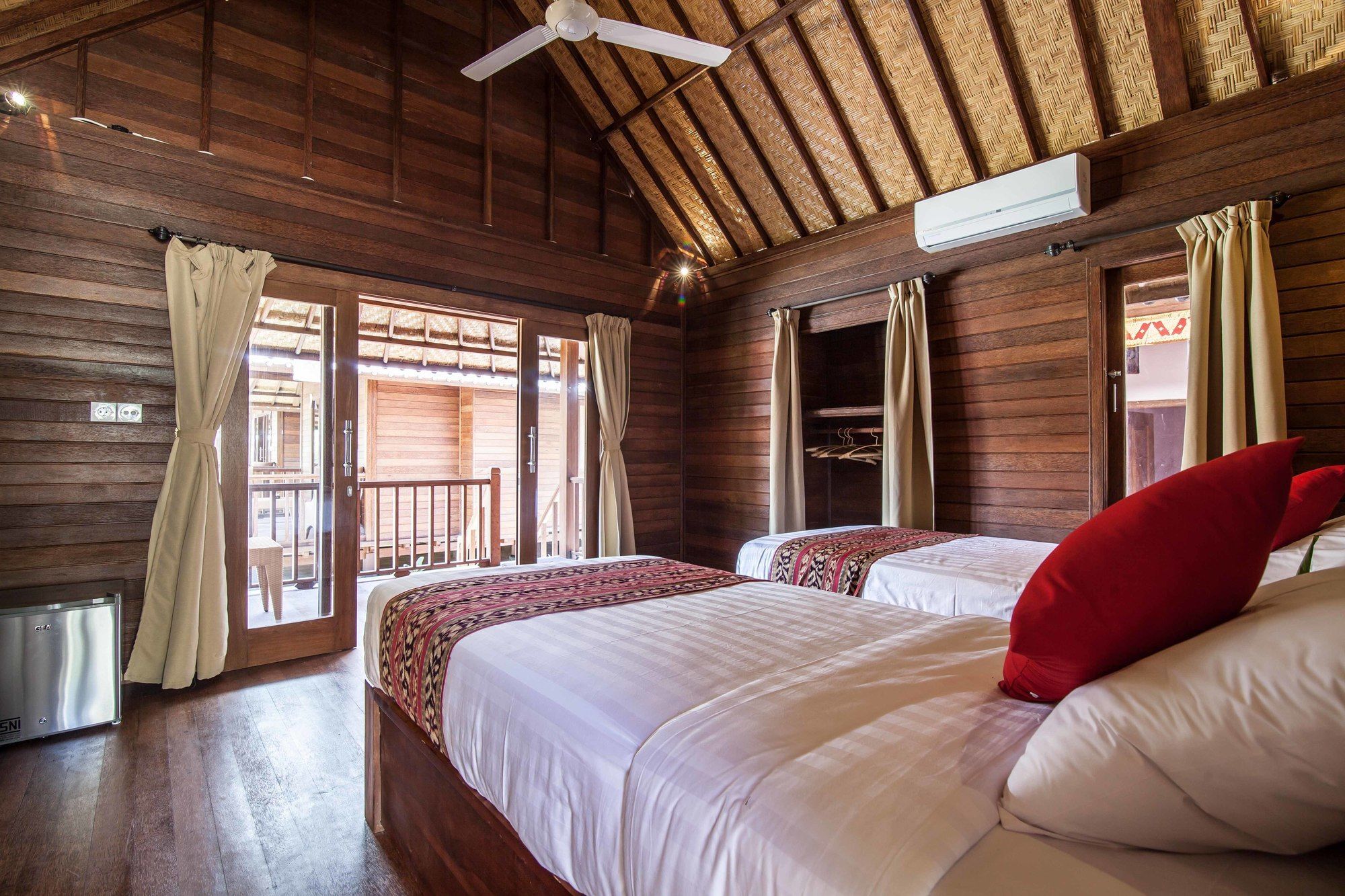 Garden Cottage Lembongan & Hostel ภายนอก รูปภาพ